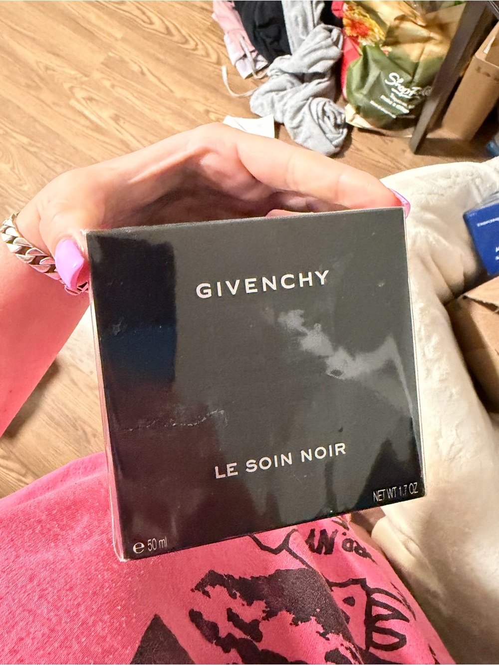 Le Soin Noir Light Face Cream 1.7 oz. - Picture 5 of 5